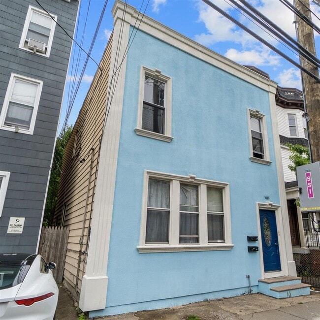 Building Photo - 1019 Summit Ave Unit 2 Rental