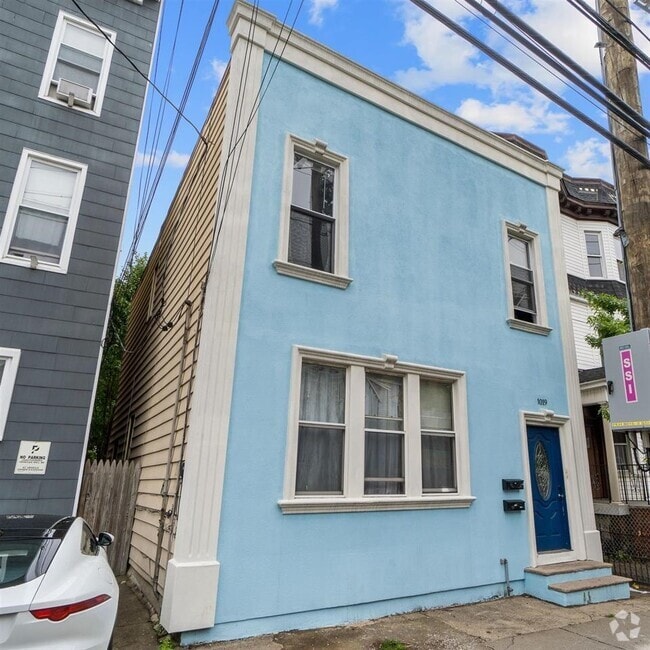 Building Photo - 1019 Summit Ave Unit 2 Rental