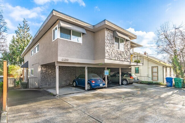 Photo - Whitman Apartments