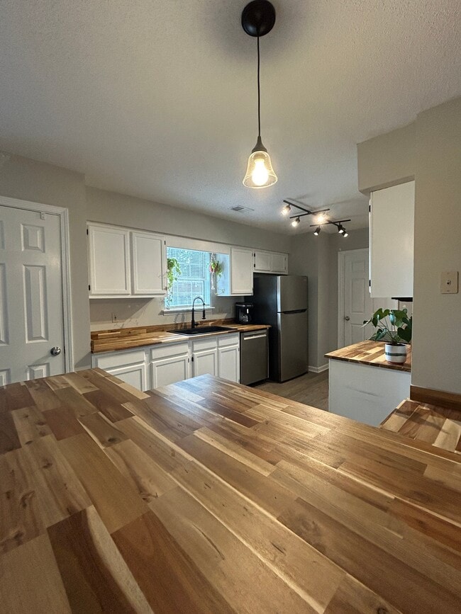 Photo - 124 Stonewood Dr