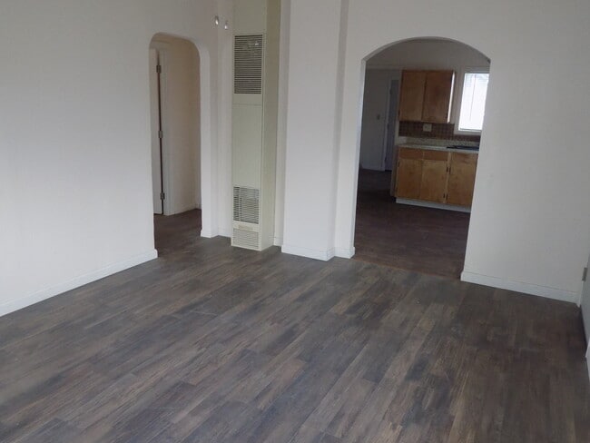 Photo - 1865 Hope St