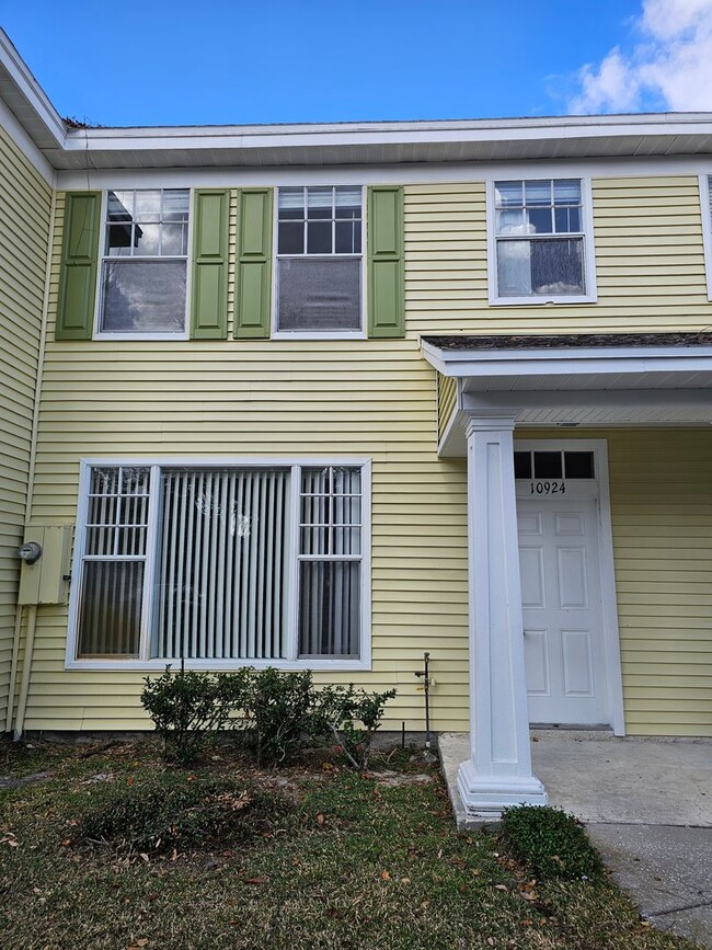 2 bed/1.5 bath Townhouse in Lakeview Village - 2 bed/1.5 bath Townhouse in Lakeview Village