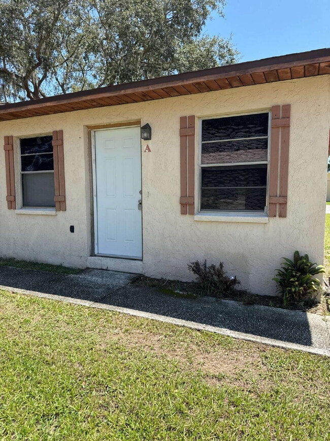 Building Photo - Updated one bedroom 1 bath Unit A Rental