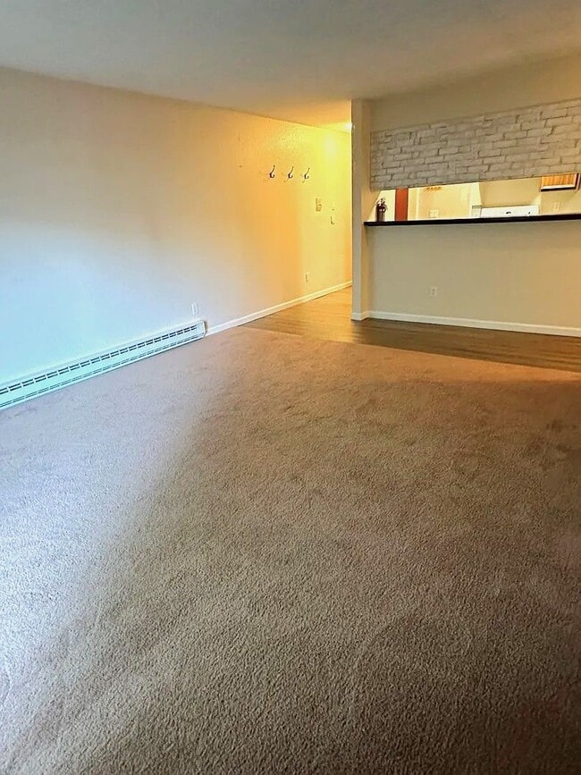 Building Photo - E 11th Avenue Unit 15