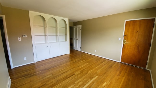 Photo - Monticello Court Apartments