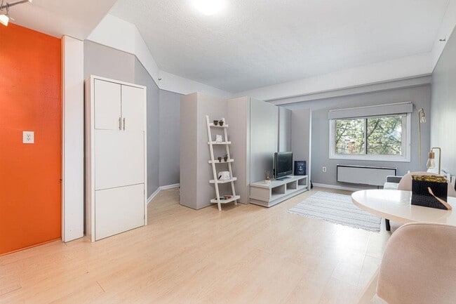 Building Photo - 476 Monmouth St Unit 305