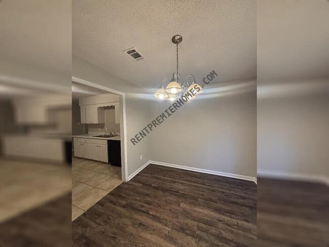 Photo - 2221 Dorchester Dr