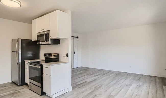3825 Van Dyke Ave Unit 6