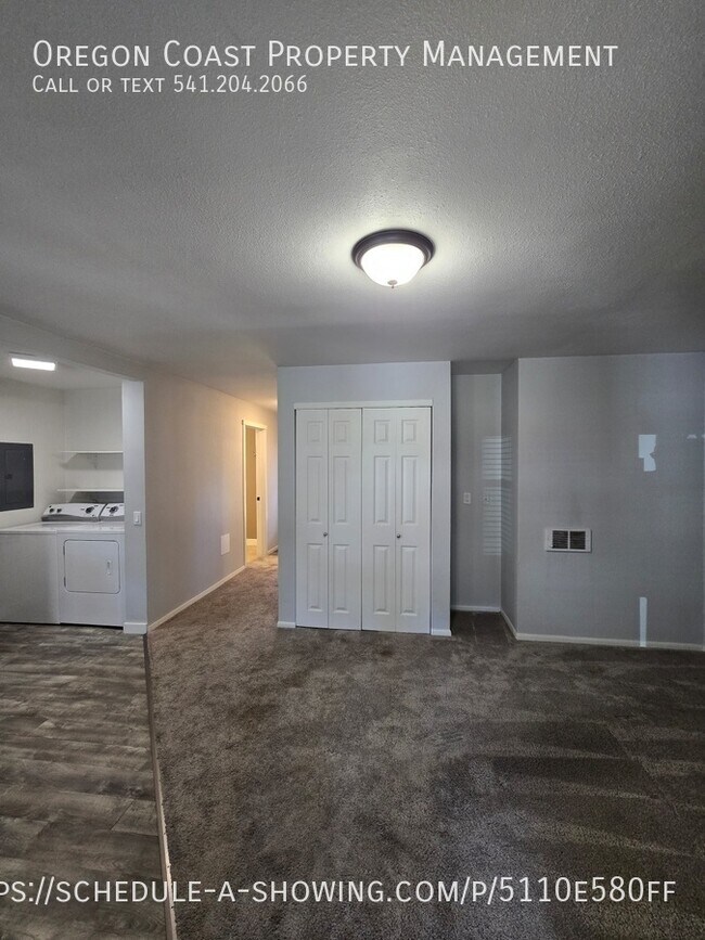 215 NW Sunset St Unit 2