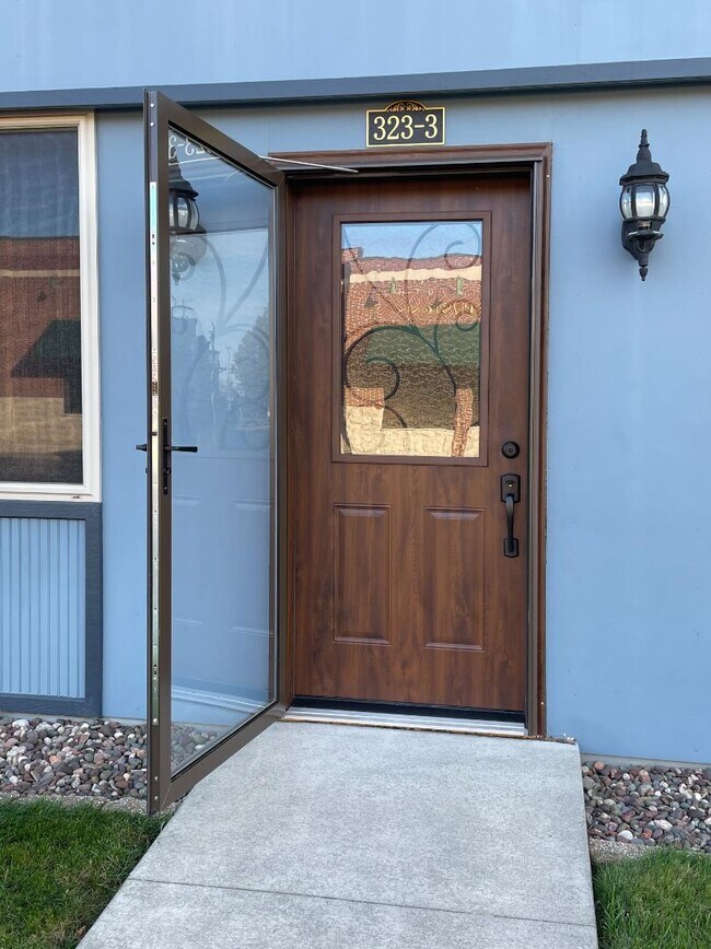 Photo - 323 W Main St