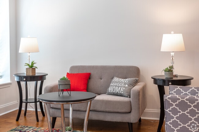 Ivymount - 1 Bedroom, 1 Bath - 1,000 - 1,070 Sq. Ft. - Ivymount Apartments