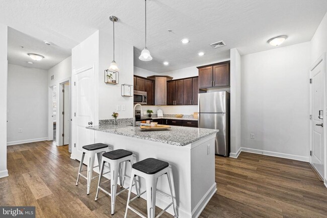 Building Photo - 1008 Admiral Ln Unit 303 Rental