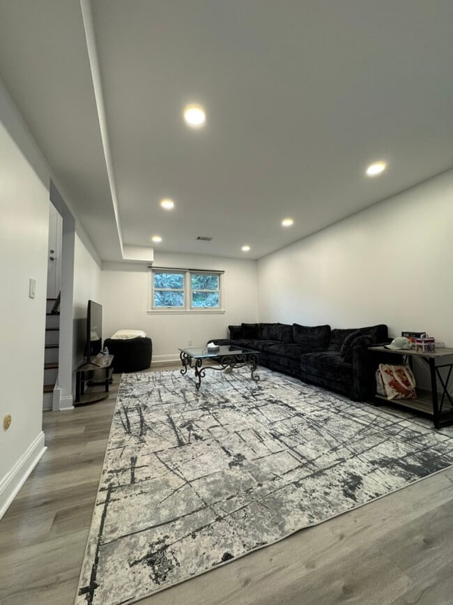 Photo - 201 Freehold St Unidad Room 1