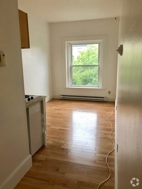 Building Photo - 1077 Beacon St Unit 9 Rental
