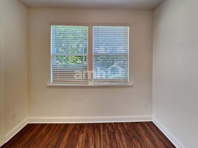 Photo - 542 Rivermist Dr