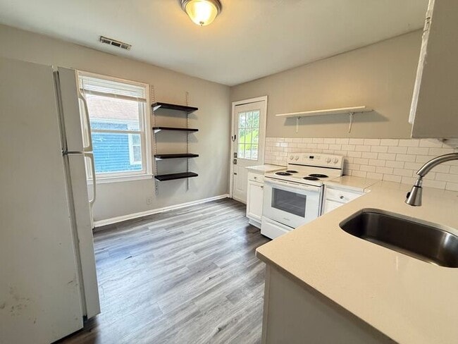 Photo - 2 Bedroom Cottage in Woodbine!