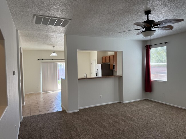 Photo - 405 Loma Linda Loop NE