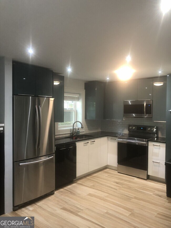 Photo - 1150 Burns St SE