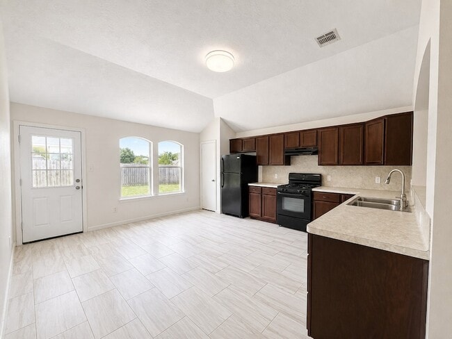 1711 Dixon Ln