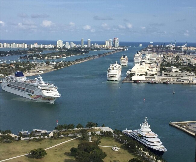 Photo - 1040 Biscayne Blvd Unidad 3802