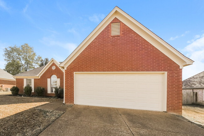 Photo - 165 Garden View Dr