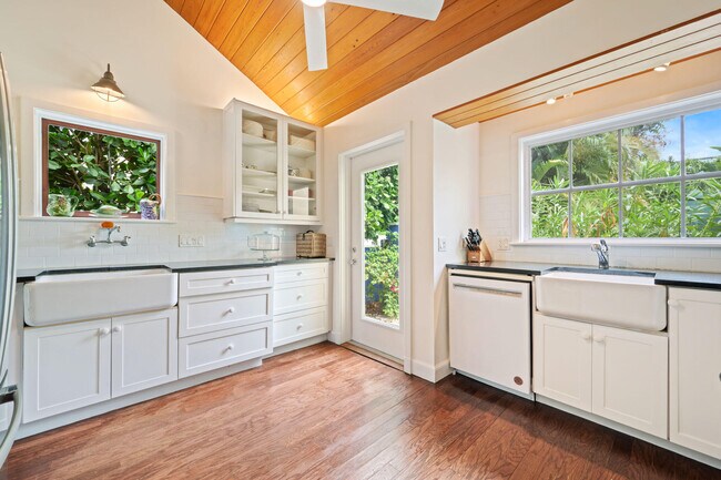 Photo - 353 Seaspray Ave