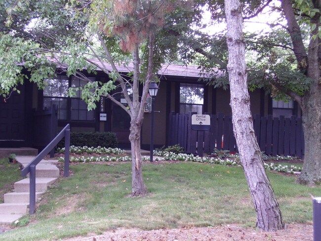 Photo - Cedarwood Apartments