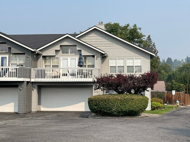 217 E Pkwy Dr