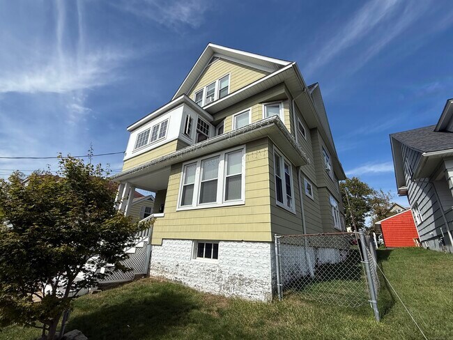 Photo - 556 Hawley Ave