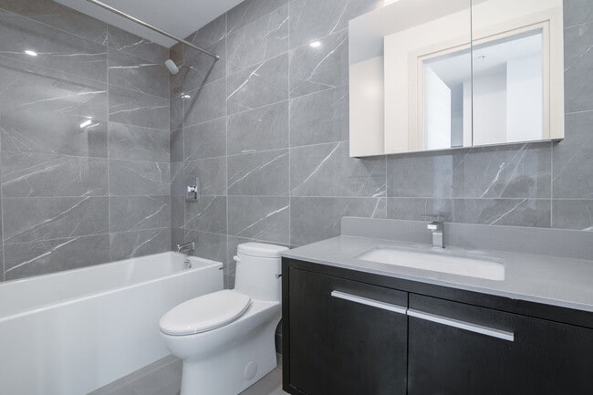 Photo - 30 Saint-Joseph Est Unit 703