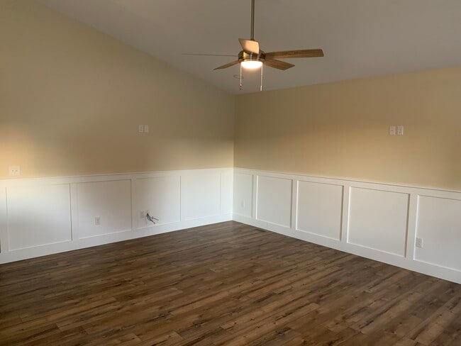 Photo - 1566 Thurman Rd