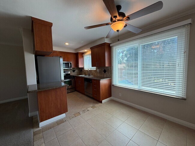 4437 Mentone St Unidad 8