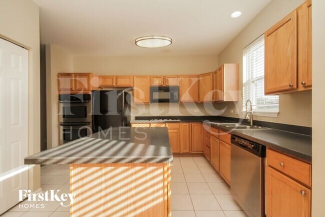 Photo - 77 Henson Ct