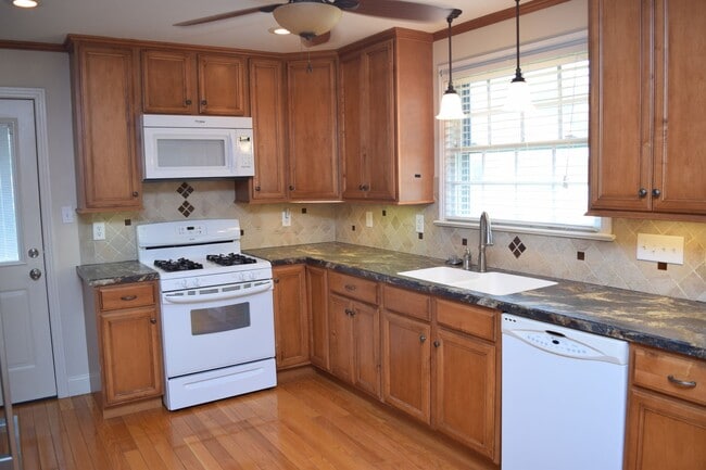 Photo - 4 Bed, 3 Bath Well-Located Brick Home in Lake Hickory Country Club For Rent!