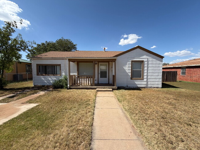Building Photo - Spacious 4-bedroom House Could Be Your New Home!