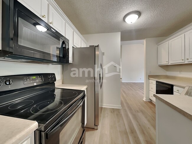 Photo - 604 Lake Lennox Dr