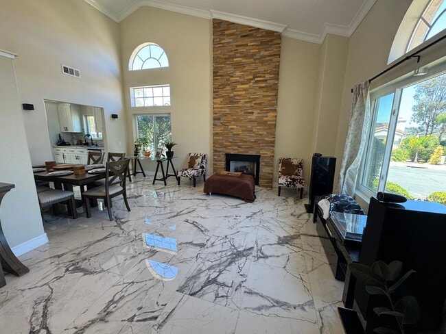 Photo - Luxury 4 Bedroom house