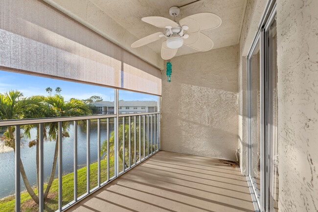 Photo - 1563 SE Royal Green Cir Unidad B-203