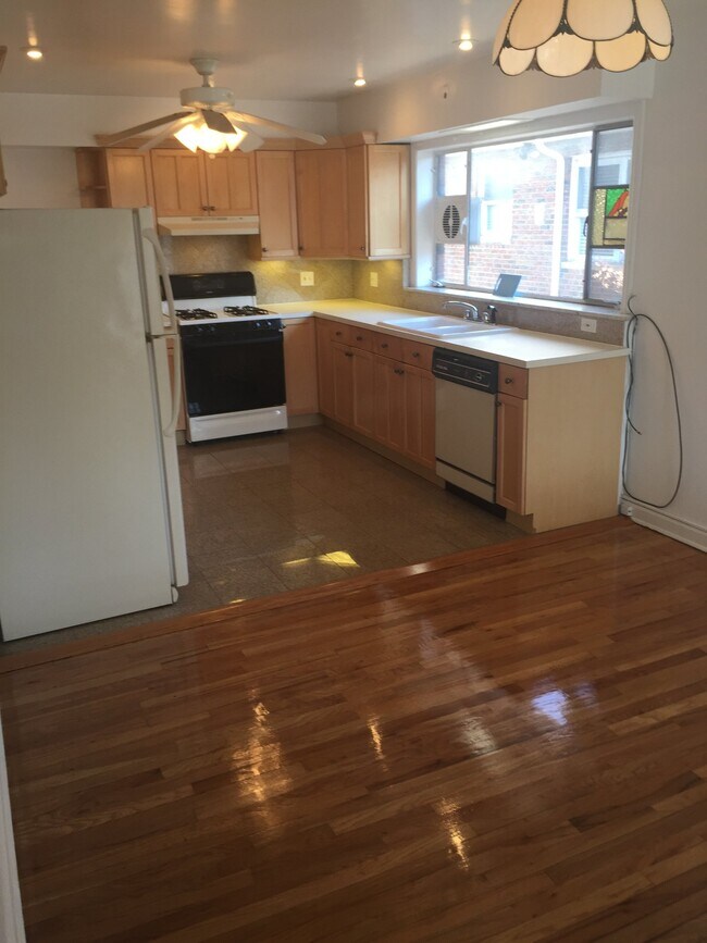 Photo - 205-276 76th St Unidad 2