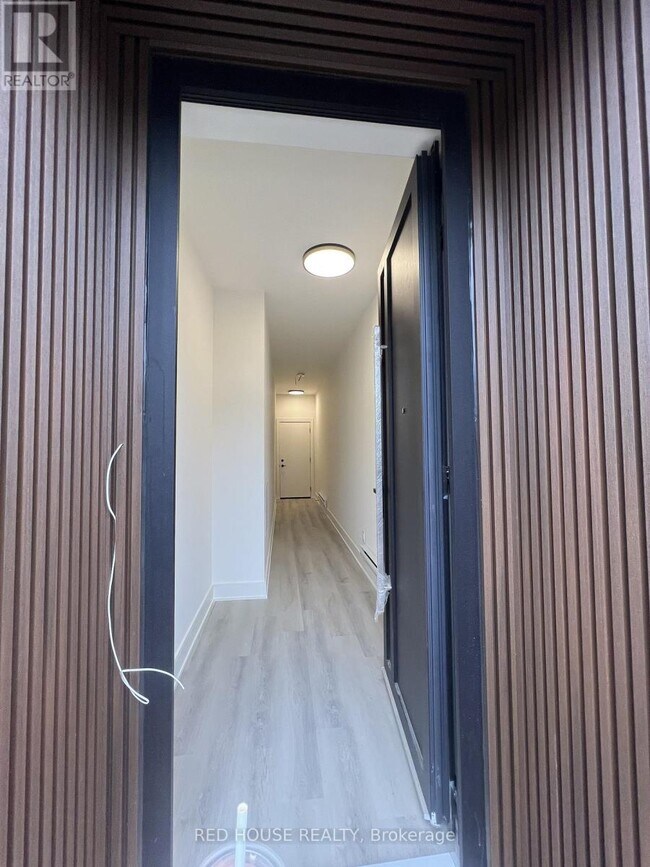 Photo - 98 Everett Cmn