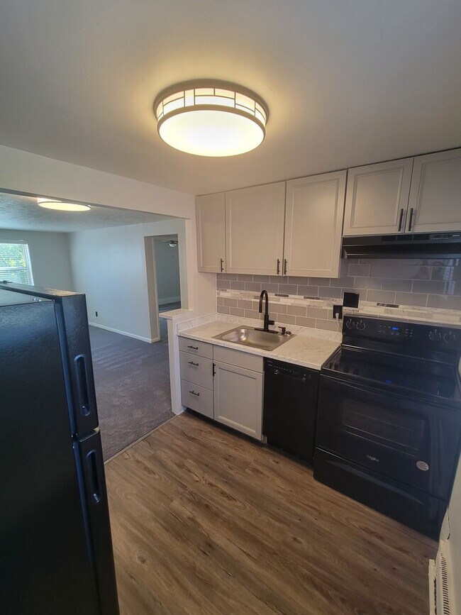 Cloverleaf Village Apartments