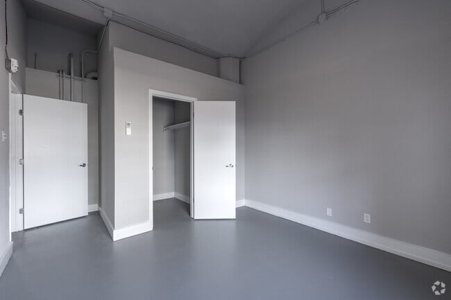 2BR, 1BA - 761SF - 2nd Bedroom