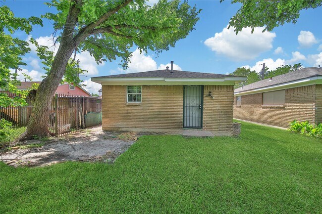 Photo - 2310 Kabee St