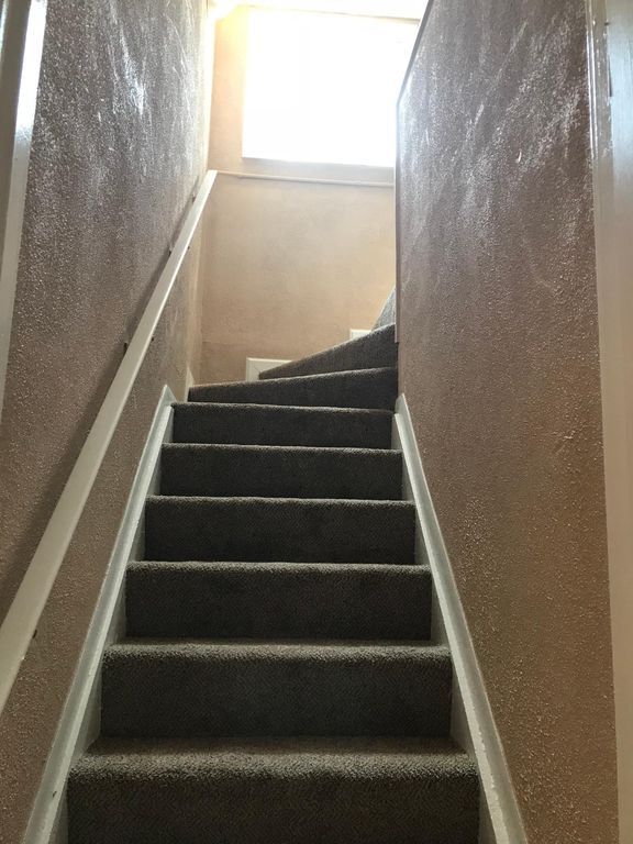 Escalera - 23334 Deziel St