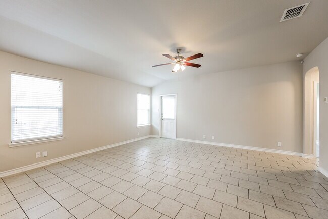 Photo - 2503 Barbwire Way