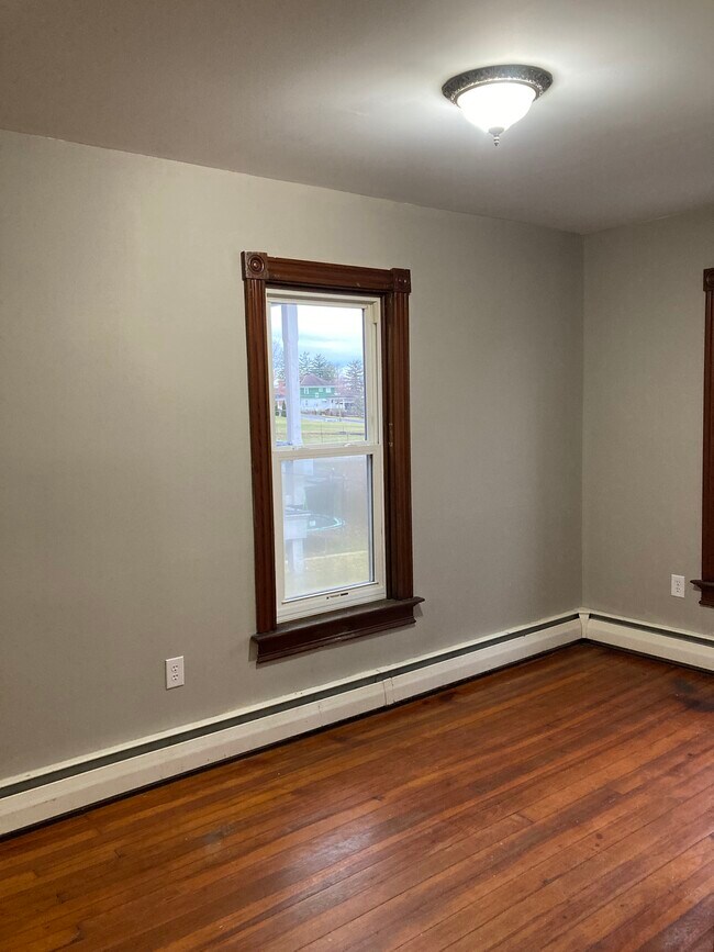 Photo - 93 E Main St