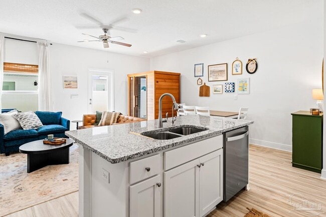 Photo - 72 Phoenix St