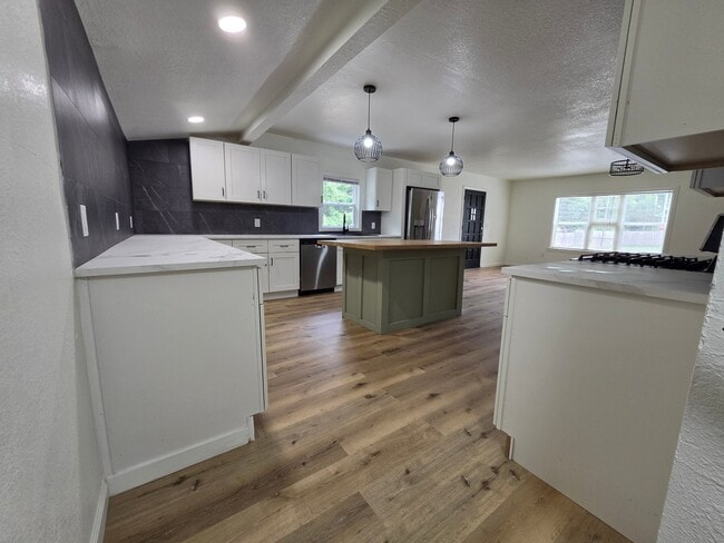 Photo - 8125 E 75 St