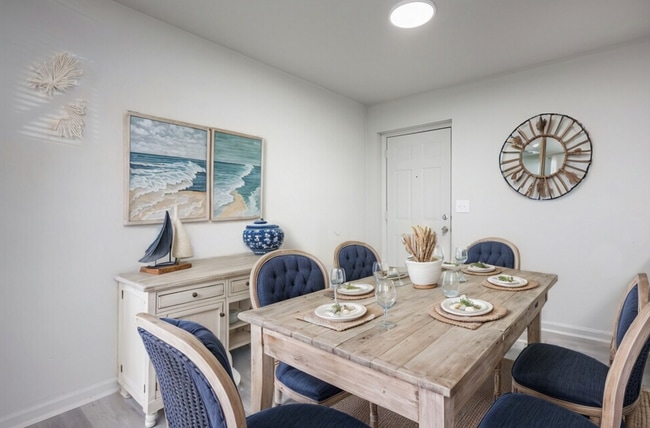 Photo - Crestwood Gardens