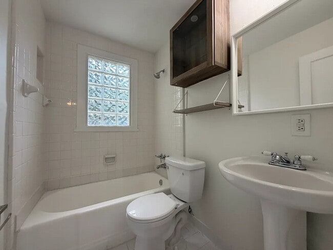 Photo - 429 Deering Rd NW